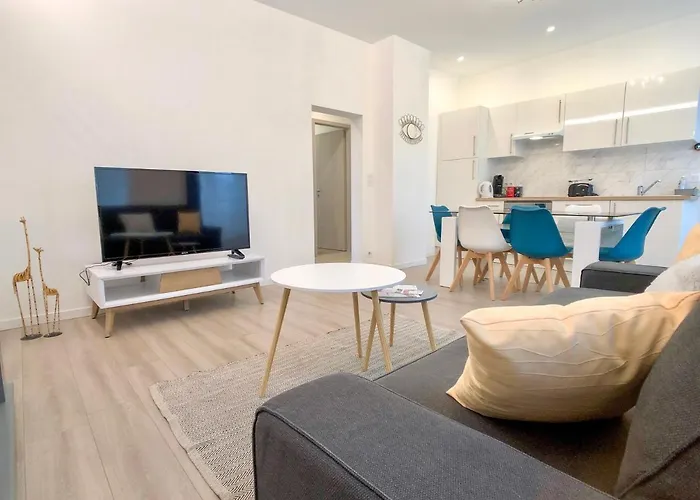 Deluxe Design - City Center Cosy Apartments