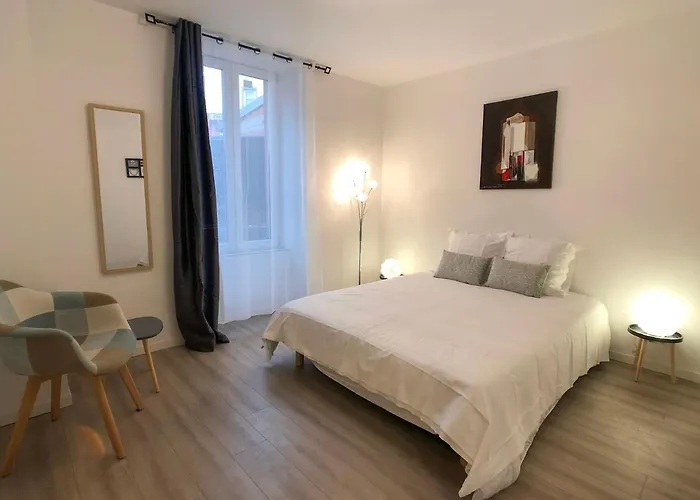 Deluxe Design - City Center Cosy Apartments